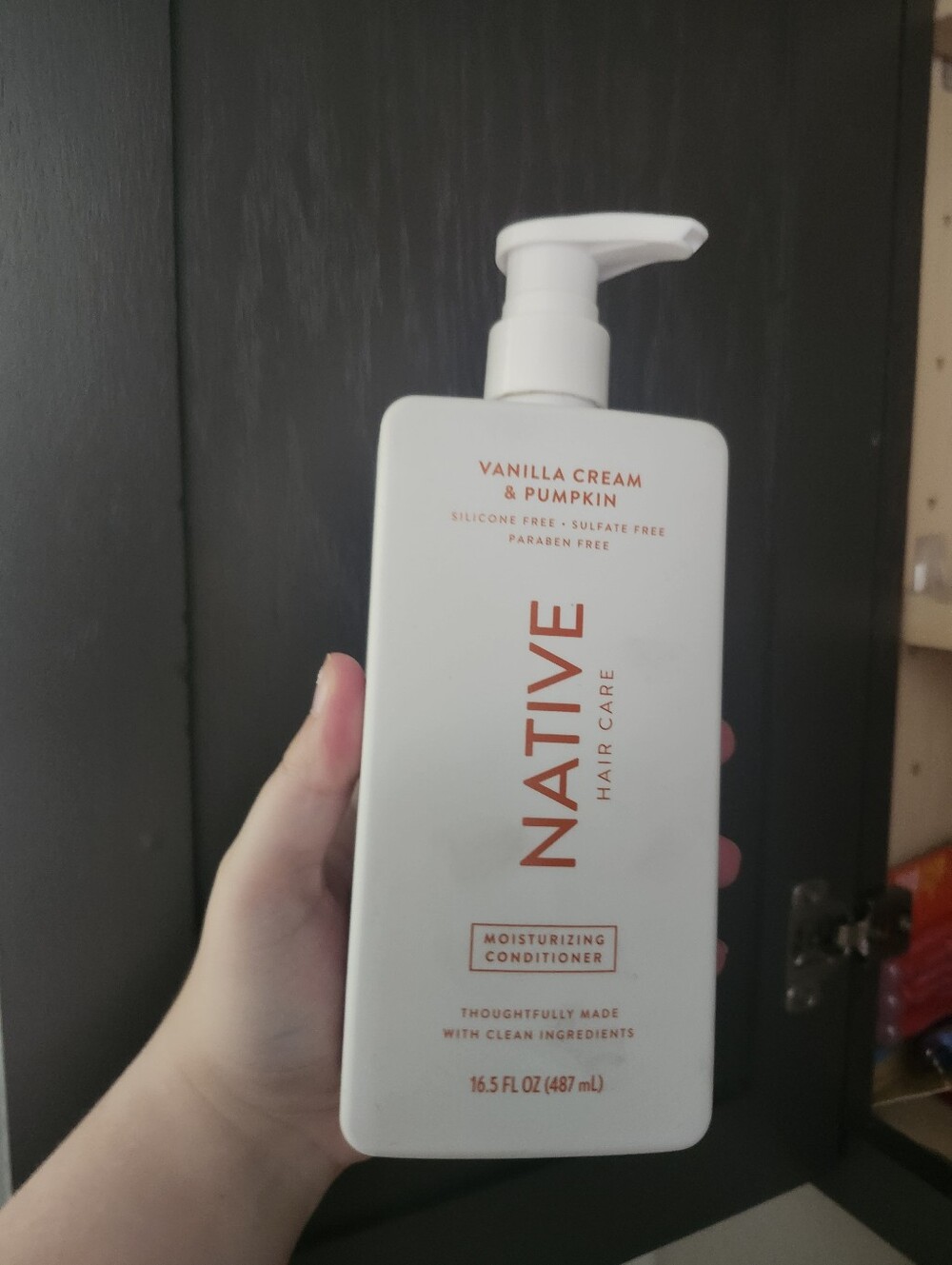 Native Vanilla Cream & Pumpkin Moisturizing Conditioner - White